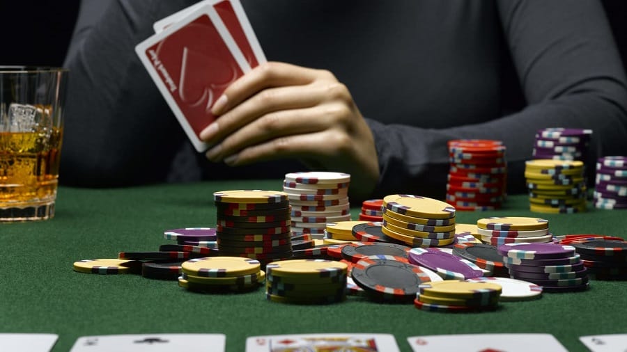 Moi quan he giua poker va co vua, tro choi tri tue dinh cao?