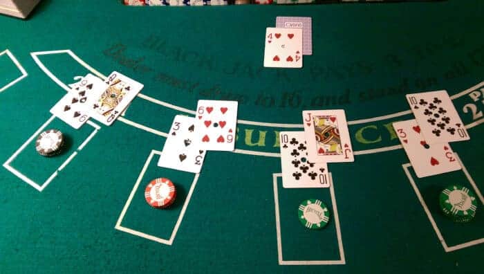 Trước khi bạn bắt đầu cá cược Poker, cần biết những điều gì?
